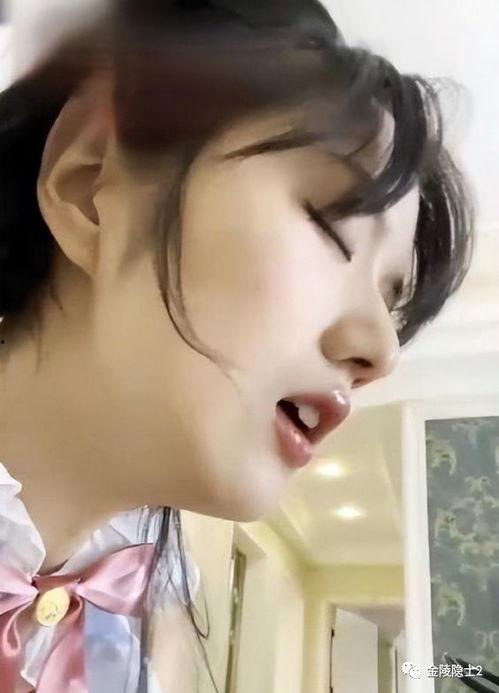 网红跟她老公吃瓜视频下载,甜蜜瞬间引网友热议