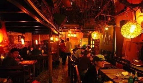 昆明酒吧吃瓜事件网红,网红直播引发的热议与反思